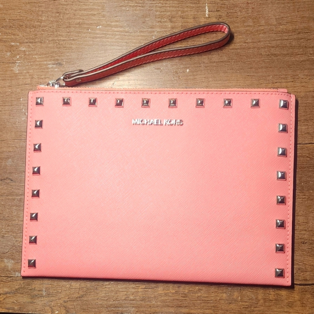 Michael Kors Jet Set XL Clutch